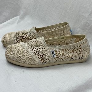 Toms Lace Classic Slide On Ballet Flats Size 6